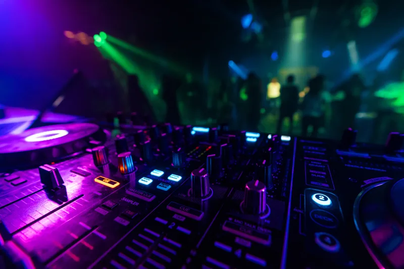 Mixer professionale a un evento karaoke